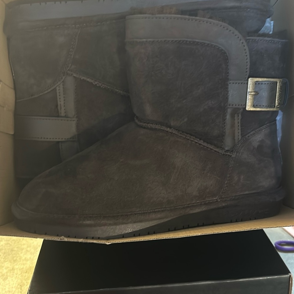 Brand new Bearpaw Size 9